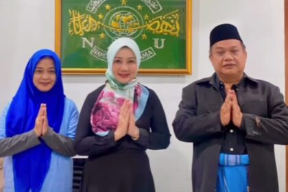Atalia Praratya bersilaturahmi dengan Ketua PCNU Kota Bandung, Ahmad Haedar. Foto: Tangkapan layar Instagram @ataliapr