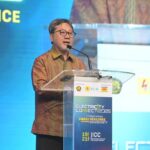 Direktur Pembinaan Program Ketenagalistrikan Direktorat Jenderal Ketenagalistrikan Kementerian ESDM, Wanhar, menegaskan peran vital sektor ketenagalistrikan sebagai penggerak ekonomi dan fondasi kemandirian bangsa menghadapi tantangan global. Ia berharap Electricity Connect 2025 menjadi wadah lahirnya ide dan kolaborasi menuju kedaulatan energi Indonesia. Foto: Dok PLN