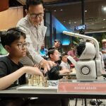 Hadirkan Motivator Kondang Merry Riana bermain Catur dengan Robot, Fun Chess Night di Cafe Tutur (SCUA) Dibanjiri Anak-Anak. Foto/ipol