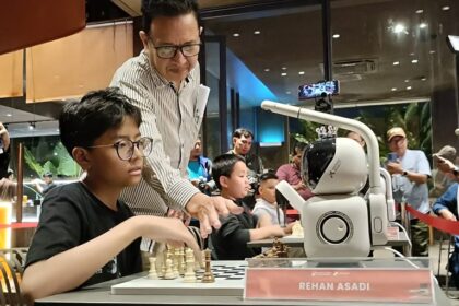 Hadirkan Motivator Kondang Merry Riana bermain Catur dengan Robot, Fun Chess Night di Cafe Tutur (SCUA) Dibanjiri Anak-Anak. Foto/ipol