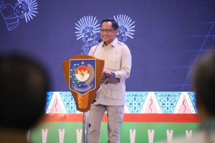Mendagri Tito Karnavian membuka Rakornas Binwas Penyelenggaraan Pemerintahan Daerah Tahun 2025 di Jakarta, Kamis (9/10/2025). Foto: Kemendagri