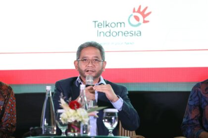 Direktur Strategic Business Development & Portofolio Telkom Seno Soemadji saat memberikan paparan pada acara Indonesia Economic Summit 2025 yang diselenggarakan di Shangri-La Hotel, pada (2/10/2025). Foto: Telkom Indonesia