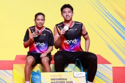 Ganda campuran, Marwan Faza/ Aisyah Salsabila Putri Pranata harus bertarung tiga game menghadapi Jimmy Wong/Lai Pei Jing (MAS) 16-21/21-19/21-3. Foto: PBSI