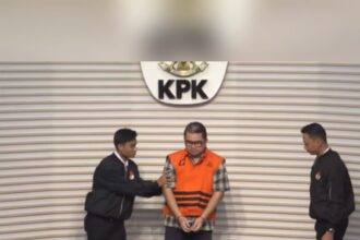 Eks Dirut PT PGN, Hendi Prio Santoso mengenakan rompi tahanan KPK. Foto: Live streaming YT @kpkri
