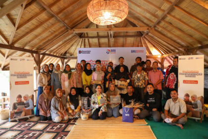 Sebagai bentuk komitmen dalam mendorong pemberdayaan ekonomi masyarakat, BRI melalui aktivitas Tanggung Jawab Sosial dan Lingkungan (TJSL) BRI Peduli kembali meluncurkan Program Pemberdayaan Purna Pekerja Migran Indonesia. Foto: Dok BRI