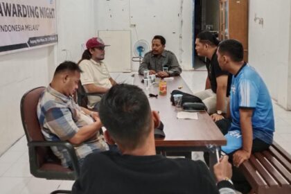 Penasehat Gubernur Aceh Bidang Investasi dan Hubungan Luar Negeri, Teuku Emi Syamsyumi, yang akrab disapa Abu Salam, melakukan kunjungan silaturahmi ke Kantor Serikat Perusahaan Pers (SPS) Provinsi Aceh di Banda Aceh, Kamis malam, 9 Oktober 2025 sekitar pukul 23.30 WIB.