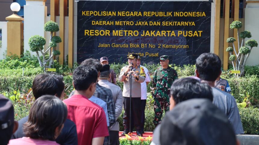 Kapolres Metro Jakarta Pusat, Kombes Pol. Susatyo Purnomo Condro saat memimpin apel di Mapolres Jakarta Pusat, Kemayoran, Jakarta Pusat, Sabtu (11/10/2025). Foto: Dok Polres Jakarta Pusat