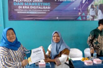 Anggota DPRD DKI, Neneng Hasanah saat menjadi pembicara dalam pelatihan marketing era digital.(Foto Sofian/ipol.id)