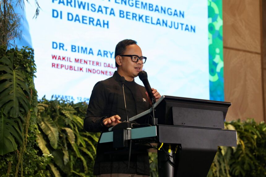 Wakil Menteri Dalam Negeri (Wamendagri) Bima Arya Sugiarto menekankan pentingnya diferensiasi dalam pengembangan ekonomi kreatif sebagai pengungkit kemajuan sektor pariwisata nasiona