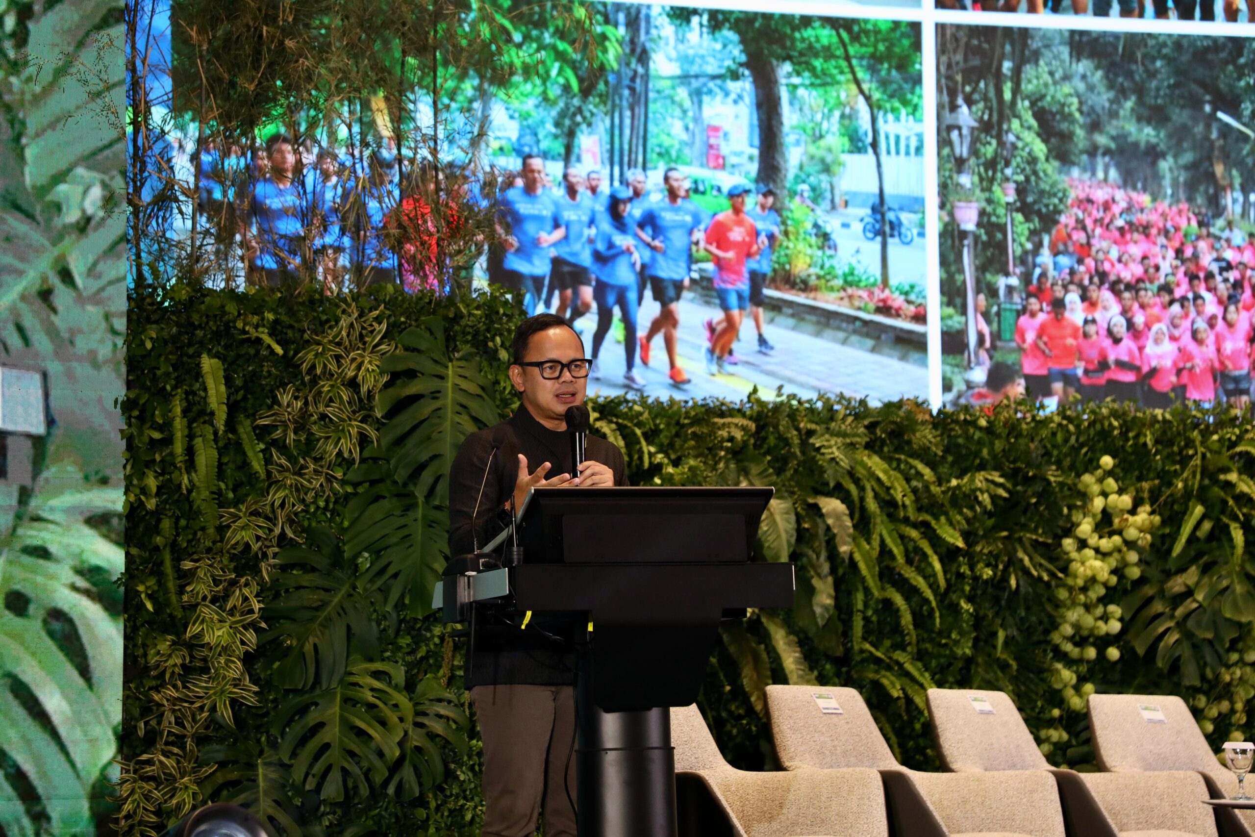 Wakil Menteri Dalam Negeri (Wamendagri) Bima Arya Sugiarto menekankan pentingnya diferensiasi dalam pengembangan ekonomi kreatif sebagai pengungkit kemajuan sektor pariwisata nasiona