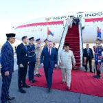 Presiden Prabowo Subianto tiba di Bandar Udara (Bandara) Internasional Sharm El-Sheikh, Republik Arab Mesir untuk menghadiri Konferensi Tingkat Tinggi (KTT) Perdamaian Sharm El-Sheikh, Senin (13/10/2025). Foto: Dok Setneg