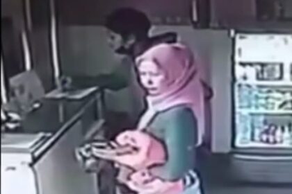 Geger rekaman CCTV seorang perempuan yang ditemukan jasadnya, sempat check-in dengan pria lain. Foto: Tangkap layar IG @beritaonlineplg