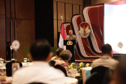 Asisten Kapolri Bidang SDM (As SDM Kapolri) Irjen Pol Anwar saat membuka sekaligus menjadi keynote speaker dalam seminar bertajuk “Rekonstruksi Jati Diri Bangsa Merajut Nusantara untuk Mewujudkan Polri Sadar Berkarakter” di Jakarta Selatan, Rabu (15/10/2025). Foto: Ist