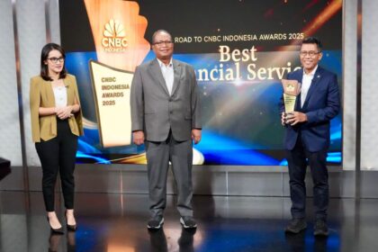 PT Permodalan Nasional Madani (PNM) meraih penghargaan Global Microfinance & Female Empowerment Award pada ajang CNBC Indonesia Awards 2025. Foto: Dok PNM