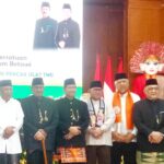 Ketua Majelis Adat Bamus Suku Betawi 1982, Nachrowi Ramli (keempat dari kanan).(foto sofian/ipol.id)