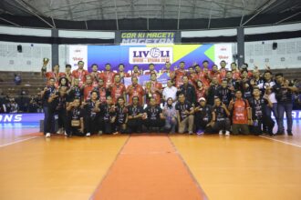 Klub voli putra LavAni Navy sukses mengukuhkan diri sebagai tim terbaik di Livoli Divisi Utama 2025 setelah menaklukkan TNI AU Electric dengan skor telak 3-0 (25-21, 28-26, 25-14) dalam laga Grand Final yang berlangsung di GOR Ki Mageti, Magetan, Minggu (19/10/2025) malam.