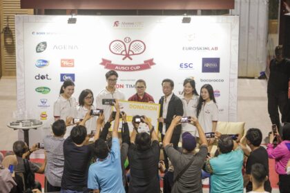 Donasi Diserahkan kepada Indonesian Olympians Association (OIA) sebagai Dukungan bagi Mantan Atlet yang Kurang Mampu. Foto/ipol