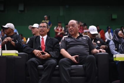 Di tengah penyelenggaraan PON Bela Diri Kudus 2025, Ketua Umum KONI Pusat Letjen TNI (Purn) Marciano Norman kembali menyambangi dan meninjau pelaksanaan multi-event tersebut di Djarum Arena, Kaliputu, Kudus, pada Selasa (21/10) siang.