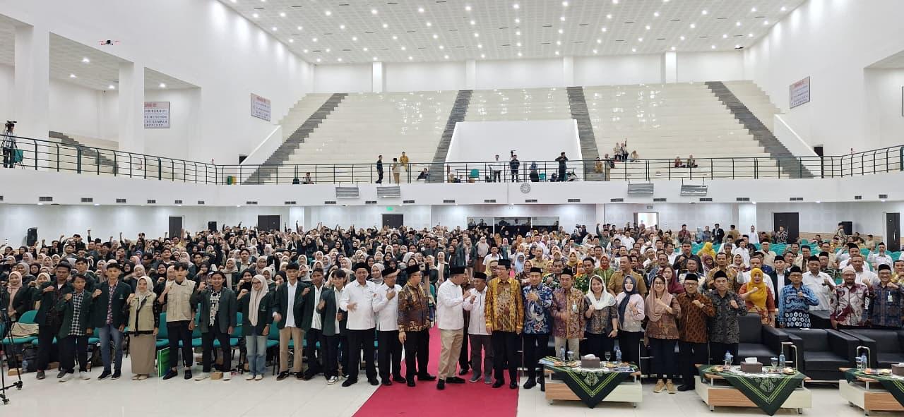 500 Mahasiswa UIN Gus Dur Pekalongan Terlindungi Program BPJS Ketenagakerjaan 2 Sebanyak 500 mahasiswa Universitas Islam Negeri (UIN) K.H. Abdurrahman Wahid (Gus Dur) Pekalongan kini resmi mendapatkan perlindungan jaminan sosial ketenagakerjaan dari BPJS Ketenagakerjaan.