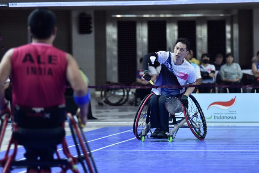 Aksi para atlet pada turnamen HYDROPLUS Indonesia Para Badminton International 2024 yang diadakan di Edutorium UMS, Solo. Foto/Megapro