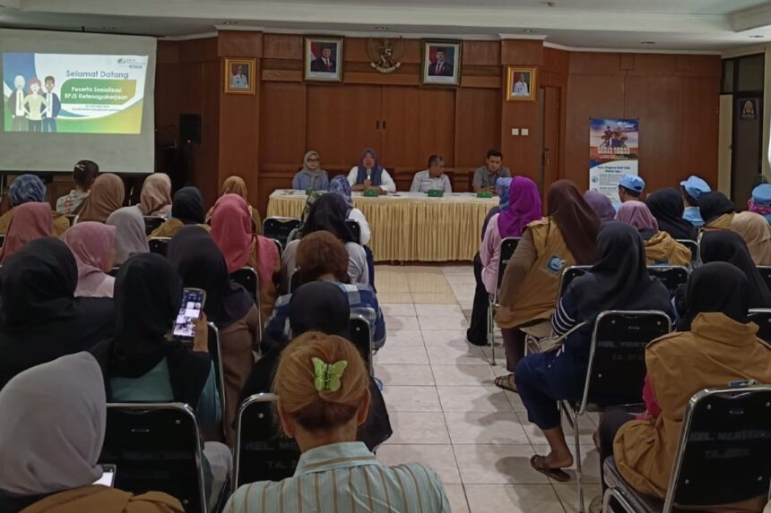 BPJS Ketenagakerjaan Kantor Cabang Jakarta Kebon Sirih menggelar sosialisasi program Jaminan Sosial Ketenagakerjaan (Jamsostek) bagi ratusan kader Dasawisma se-Kelurahan Menteng, Kecamatan Menteng, Jakarta Pusat.