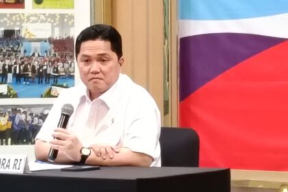 Menteri Pemuda dan Olahraga (Menpora) Erick Thohir dalam konferensi pers terkait keputusan IOC yang digelar di Kantor Kemenpora, Jakarta, Jumat, 24 Oktober 2025. (Ipol/bam)