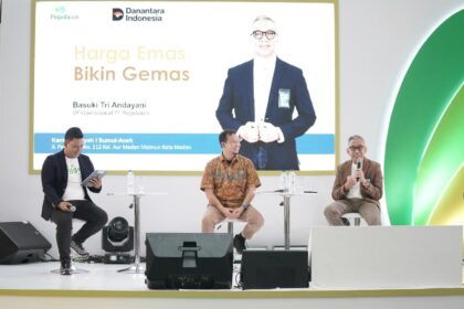 Tahun 2025 ini harga emas mengalami lonjakan harga yang luar biasa. Diawali pada 2 Januari 2025, harga emas batangan 24 karat denominasi 1 gram keluaran Galeri 24 dibuka dengan harga Rp.1.506.000,-. Sedangkan pada tanggal 23 Oktober 2025 Galeri 24 mencatatkan harga Rp.2.413.000,-. Dibandingkan awal tahun, terjadi kenaikan harga sebesar Rp.907.000,- atau sebesar 60,23%.