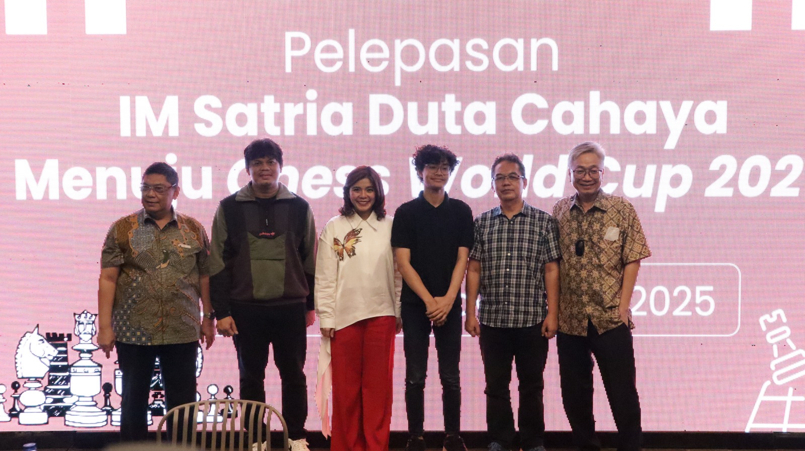 Hadirkan Motivator Kondang Merry Riana bermain Catur dengan Robot, Fun Chess Night di Cafe Tutur (SCUA) Dibanjiri Anak-Anak 2 Hadirkan Motivator Kondang Merry Riana bermain Catur dengan Robot, Fun Chess Night di Cafe Tutur (SCUA) Dibanjiri Anak-Anak. Foto/ipol
