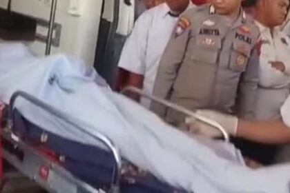 Jenazah Siswa SMPN 7 Sawahlunto yang ditemukan tewas tergantung di dalam kelas. Foto: IG @sumbarkita.id