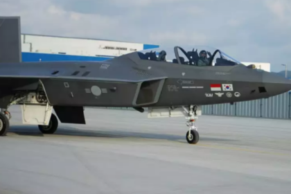 Kolonel Pnb Mohammad Sugiyanto, pilot uji TNI Angkatan Udara dengan callsign “Mammoth”, sukses menjalani uji terbang perdana sebagai front seater (kursi depan) pada prototype pesawat tempur generasi 4,5 KF-21 Boramae. Foto: TNI AU