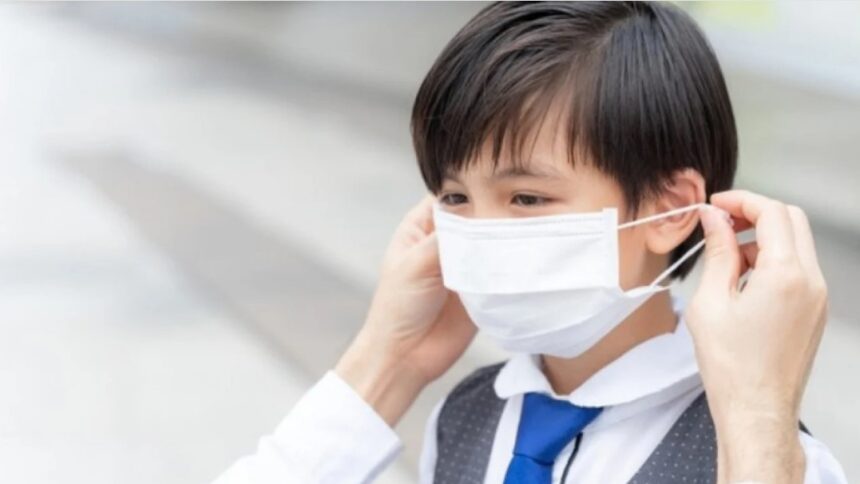 Ilustrasi anak memakai masker. Foto: Freepik
