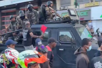 Tentara Madagaskar disambut warga. Foto: Tangkapan layar video X