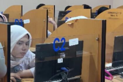 Suasana siswa-siswi kelas XII SMA penerima Kartu Jakarta Pintar (KJP) Jakarta Timur saat mengikuti Program Try Out untuk mengasah kemampuan sebelum menghadapi Ujian Tulis Berbasis Komputer (UTBK) di Jakarta, Kamis (23/10/2025). Foto: Ist