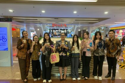 Kopi gratis untuk pecinta batik. (dok. Mal Ciputra Jakarta)