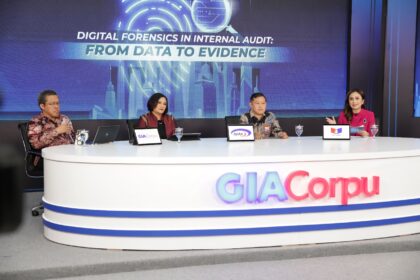 Wakil Kepala Badan Pengawasan Keuangan dan Pembangunan (BPKP), Agustina Arumsari, Direktur Forensik Digital dan Analitika Data Deputi Bidang Investigasi BPKP, Totok Prihantoro, Guru Besar Akuntansi Forensik Sektor Publik Universitas Negeri Surabaya, Dian Anita Nuswantara, dan President of Association of Certified Fraud Examiners (ACFE) Chapter Indonesia, Hery Subowo, dalam webinar Digital Forensics in Internal Audit: From Data to Evidence, Jumat (31/10/2025). Foto: Ist