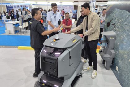Karcher saat pamerkan KIRA B 50 pada event Expo Clean dan Expo Laundry 2025 di JICC Senayan Jakarta, berlangsung sejak Kamis (30/10/2025) - Sabtu (1/11). Foto: Ist