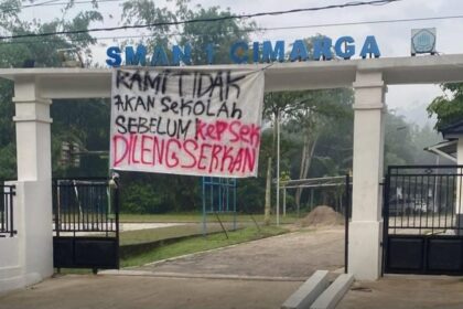 Aksi mogok sekolah siswa SMAN 1 Cimarga, Kabupaten Lebak, Banten. Foto: Instagram @fakta.indo