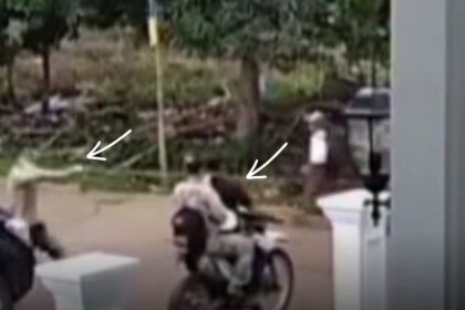 Seorang pria berinisial K (40) tewas usai ditembak saat sedang berkendara motor dan membonceng istrinya di Desa Sungai Jeruju, Kecamatan Cengal, Kabupaten Ogan Komering Ilir (OKI). Foto: Tangkapan layar Instagram @medsoszone