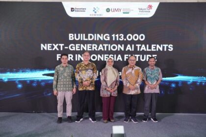 Direktur Utama Telkom Dian Siswarini saat acara Digistar Connect : Building 113.000 Next Generation AI Talents for Indonesia’s Future di Universitas Muhammadiyah Yogyakarta (UMY) pada Kamis (23/10/2025). Foto: Telkom Indonesia