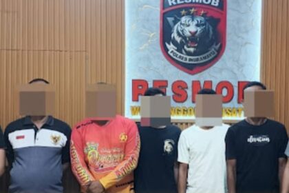 Lima terduga pengeroyok dokter di Indramayu. Foto: Instagram @indramayuinfo