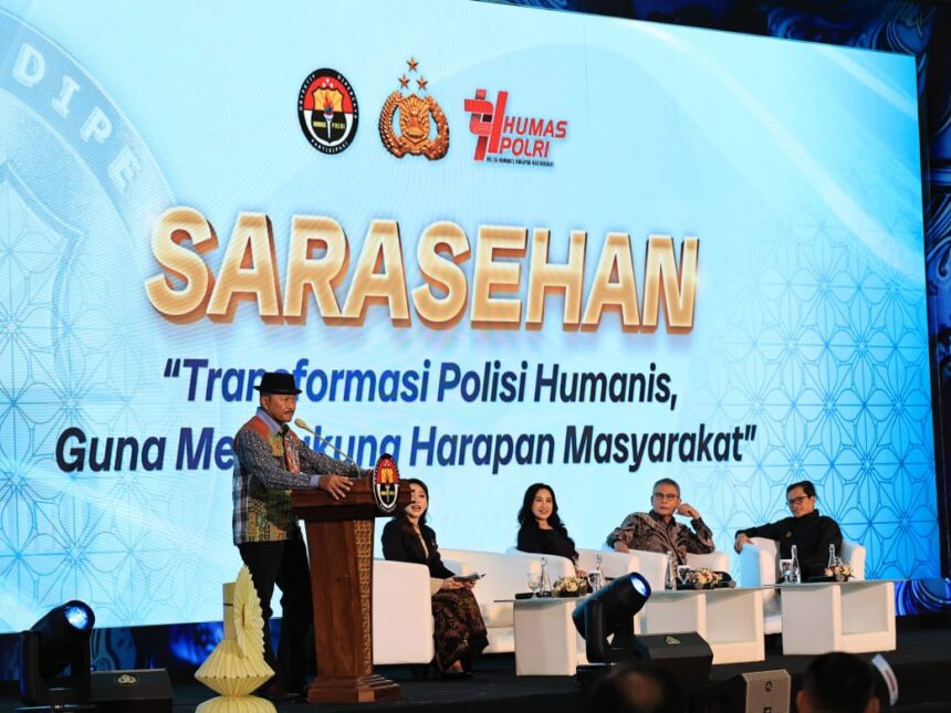 Mantan Kadivhumas Polri, Komjen Pol (Purn) Nanan Soekarna dalam Sarasehan dan Dialog Kebangsaan, memperingati Hari Jadi ke-74 Humas Polri di Auditorium STIK Lemdiklat Polri, Jakarta, Kamis (30/10/2025). Foto: Ist