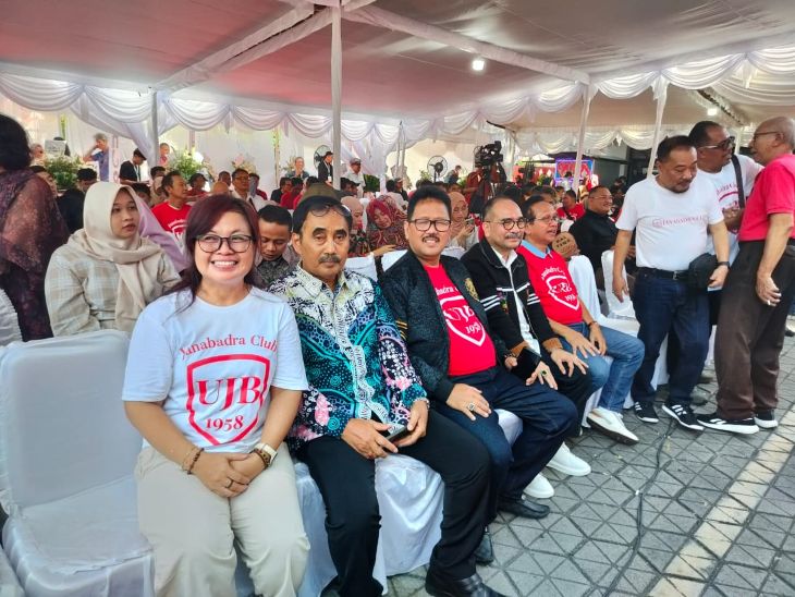 Ribuan Alumni Tumpah Ruah Ramaikan Janabadra Club Rendezvous 2025 dan Dies Natalis ke-67 UJB 2 Ribuan Alumni Hadiri Janabadra Club Rendezvous Club di halaman kampus Universitas Janabadra, yang dikenal sebagai kampus merah.