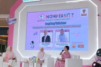 Talkshow inspiratif Alyssa Soebandono dan Psikolog Klinis Ayoe Sutomo dalam memberikan edukasi untuk keluarga, di acara Big Bang Momversity 2025 digelar meriah di Bintaro Jaya Xchange Mall (BXc Mall), Tangerang Selatan. Foto: Ipol.id/Vinolla Romadhona