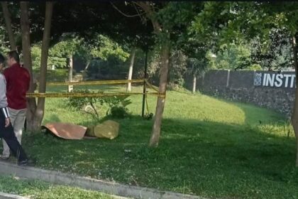 enemuan sesosok mayat di depan Kampus Institut Teknologi Bandung (ITB) Jatinangor, Senin, (6/10/2025). Foto: Tangkap layar IG @jatinangorbanget