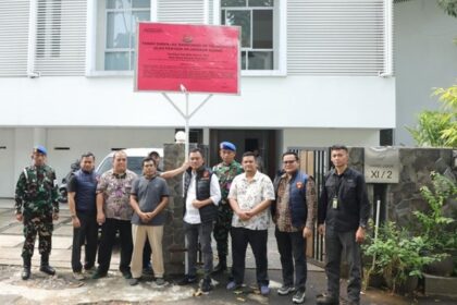 Kejagung sita rumah milik Riza Chalid di Kebayoran Baru, Jaksel. Foto: Ist