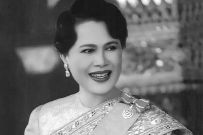 Istri Raja Thailand, Ratu Sirikit meninggal dunia dengan tenang pada pukul 21.21 hari Jumat di Rumah Sakit Memorial Raja Chulalongkorn, Palang Merah Thailand,