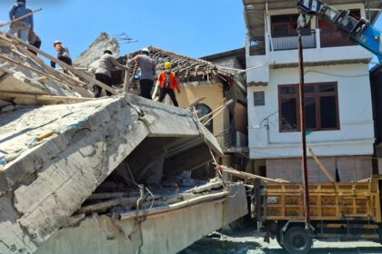 Pembersihan puing-puing runtuhan bangunan di Ponpes Al Khoziny. Foto: dok. Polda Jatim