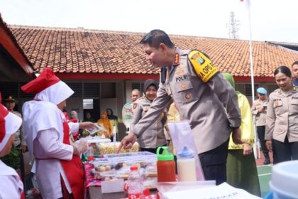 Kapolres Metro Jakarta Timur, Kombes Alfian Nurrizal bersama jajaran, meninjau pelaksanaan Makan Bergizi Gratis (MBG) di SDS Kemala Bhayangkari 5, Komplek Polri Cipinang, Jakarta Timur, Jumat (3/10/2025). Foto: Ist