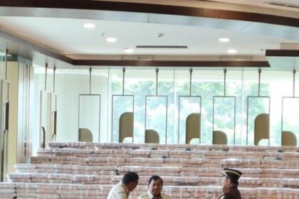 Penampakan uang senilai 13.2T. Foto : Ist