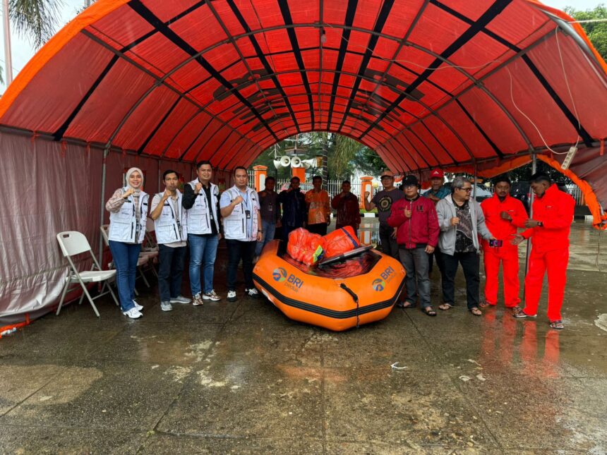 BRI melalui aktivitas Corporate Social Responsibility (CSR) BRI Peduli bergerak cepat menyalurkan bantuan tanggap bencana bagi warga terdampak di wilayah Sumatera. Foto: Dok BRI
